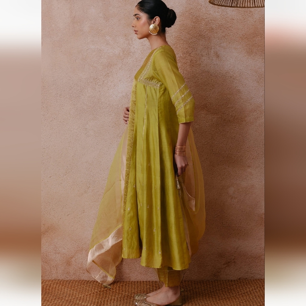 Label Mansi Nagdev Green Kurta Set - Picture 8 of 14